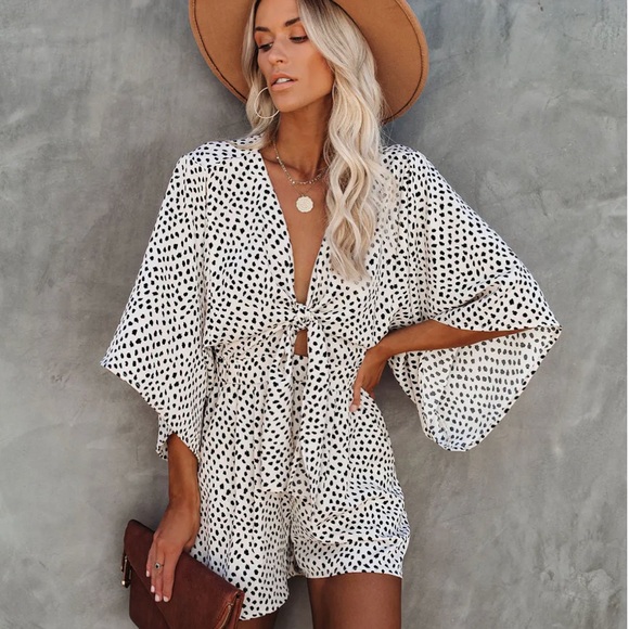 Vici Shop- Flawless Brand- Well Behaved Printed Pocketed Tie Romper, Medium - Picture 2 of 13